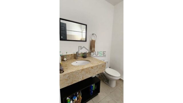 CASA APODACA ALMERIA BAÑO PISO ARRIBA