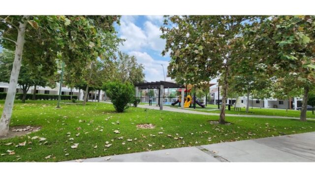 CASA APODACA ALMERIA PARQUE DE LA ZONA