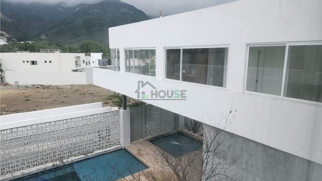 RESIDENCIAL LAINA POR ARRIBA